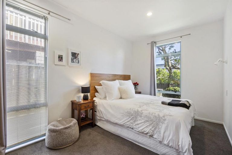 Photo of property in 2/110 Aberdeen Road, Campbells Bay, Auckland, 0620