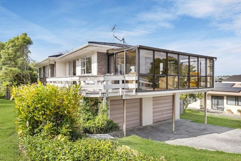 Photo of property in 1/98 Lincoln Park Avenue, Massey, Auckland, 0614