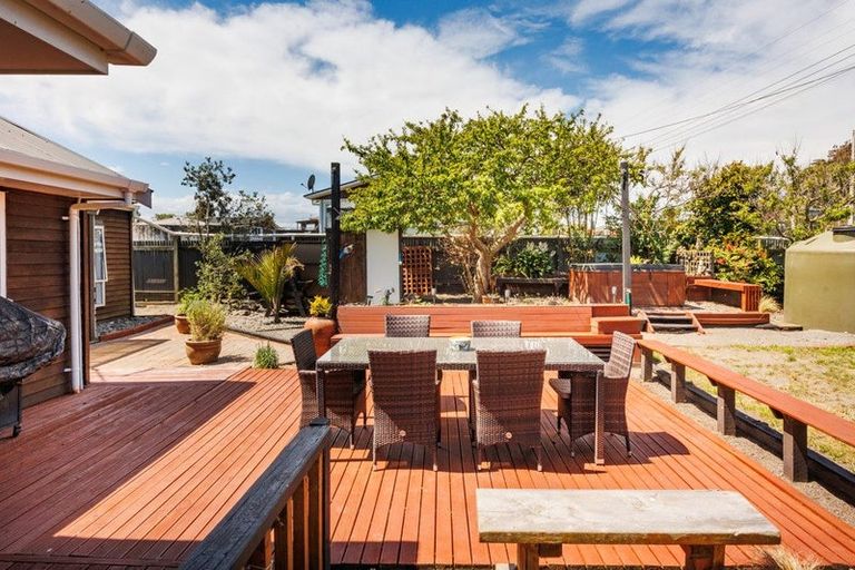 Photo of property in 11 Koura Street, Tangimoana, 4822