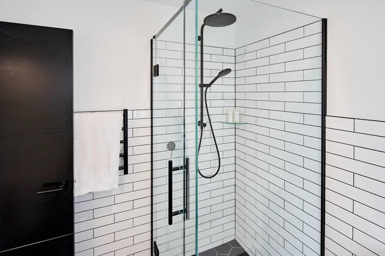 Photo of property in 44 Domett Street, Newlands, Wellington, 6037