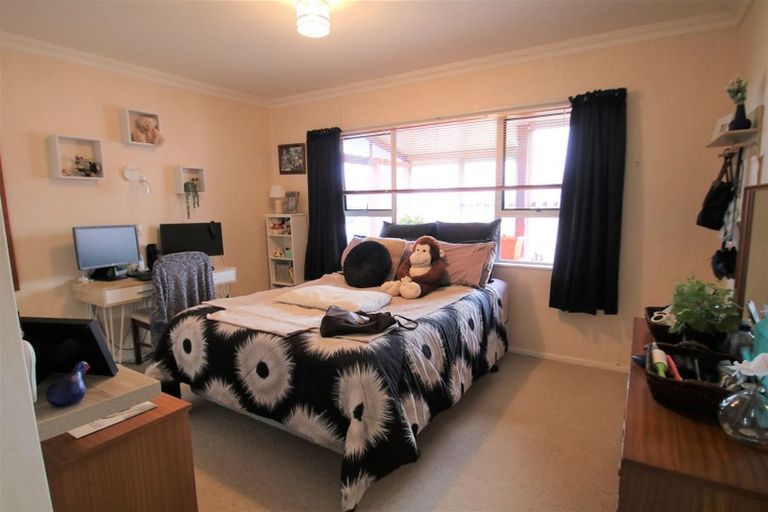 Photo of property in 380 Oxford Street, Levin, 5510