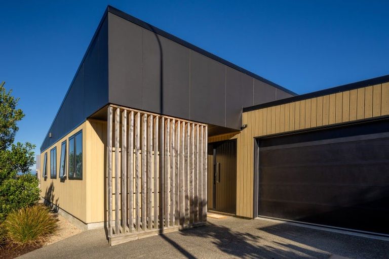 Photo of property in 32 Huntaway Close, Stoke, Nelson, 7011