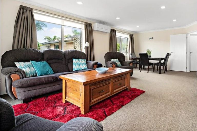 Photo of property in 11 Logan Place, Waiuku, 2123