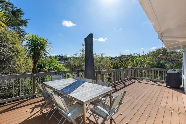 Photo of property in 18 Madison Place, Forrest Hill, Auckland, 0620