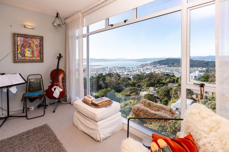 Photo of property in Harbour View Apartments, 147 Ohiro Road, Brooklyn, Wellington, 6021