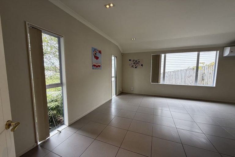 Photo of property in 18 Harrowglen Drive, Northcross, Auckland, 0632