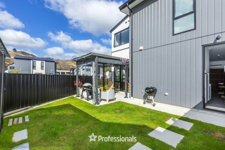 Photo of property in 76 Mawai Hakona Drive, Wallaceville, Upper Hutt, 5018