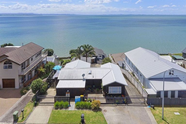 Photo of property in 28 Crispe Road, Clarks Beach, 2122