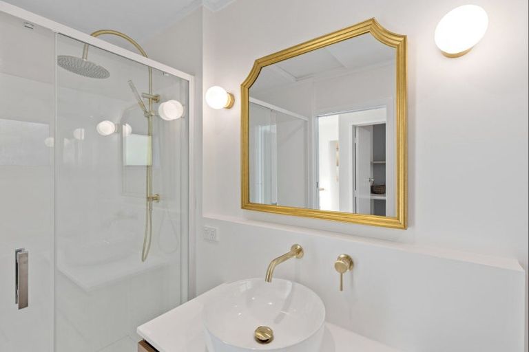 Photo of property in 21b Colchester Crescent, Newlands, Wellington, 6037
