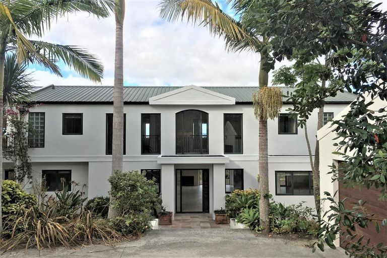 Photo of property in 7 Chatham Avenue, Paremoremo, Auckland, 0632