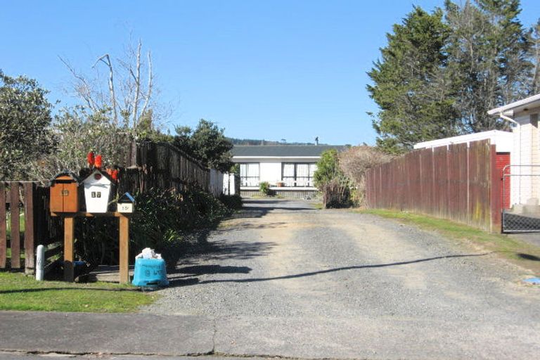 Photo of property in 17 Belgrave Place, Papakura, 2110