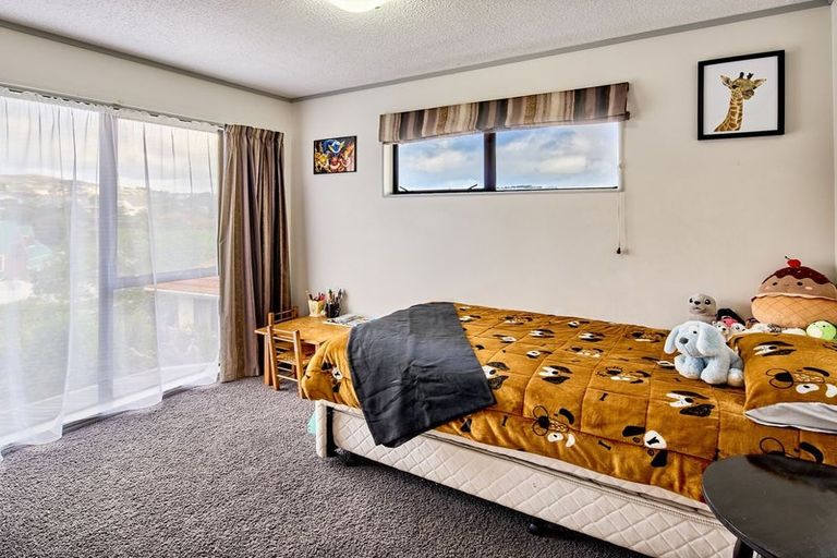 Photo of property in 6 Tortola Crescent, Grenada Village, Wellington, 6037