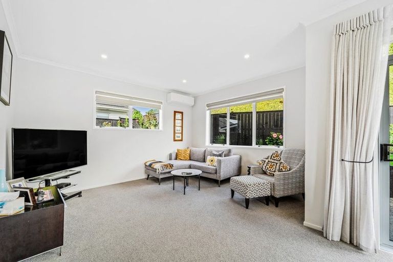 Photo of property in 92 Arran Point Parade, Orewa, 0931