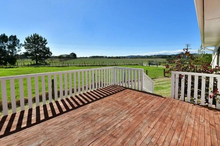 Photo of property in 37 Te Pua School Road, Helensville, 0875