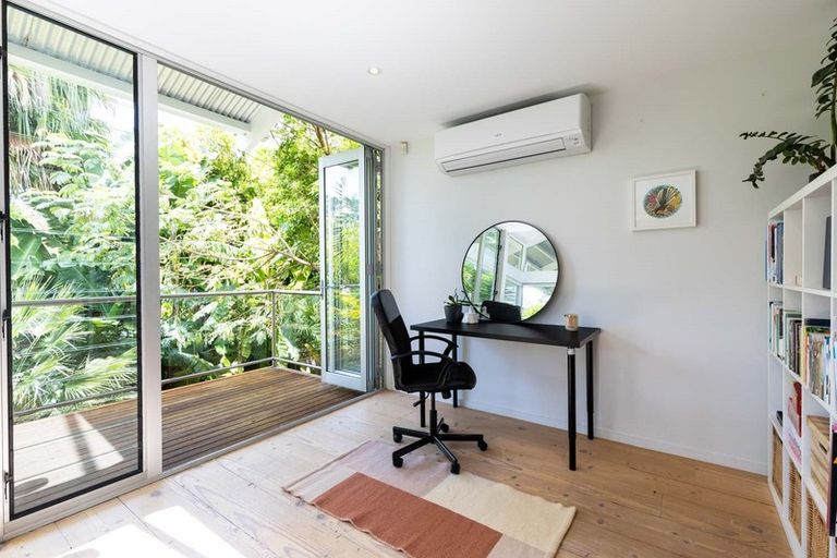 Photo of property in 50a Colonial Road, Birkenhead, Auckland, 0626