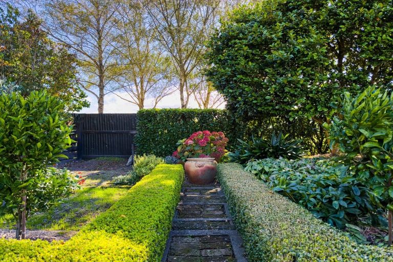 Photo of property in 32 Wyndham Street, Carterton, 5713