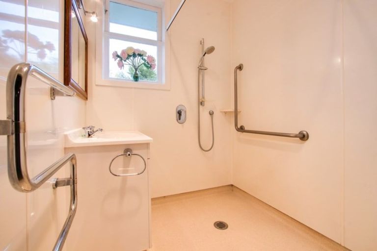 Photo of property in 10 Read Crescent, Clive, 4102