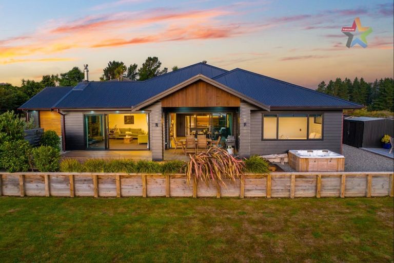 Photo of property in 13 Mount Marua Way, Timberlea, Upper Hutt, 5018