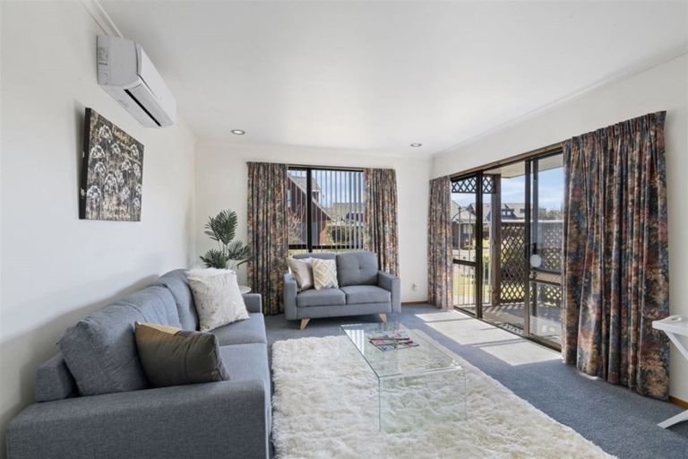 Photo of property in 1/6 Calverton Place, Halswell, Christchurch, 8025