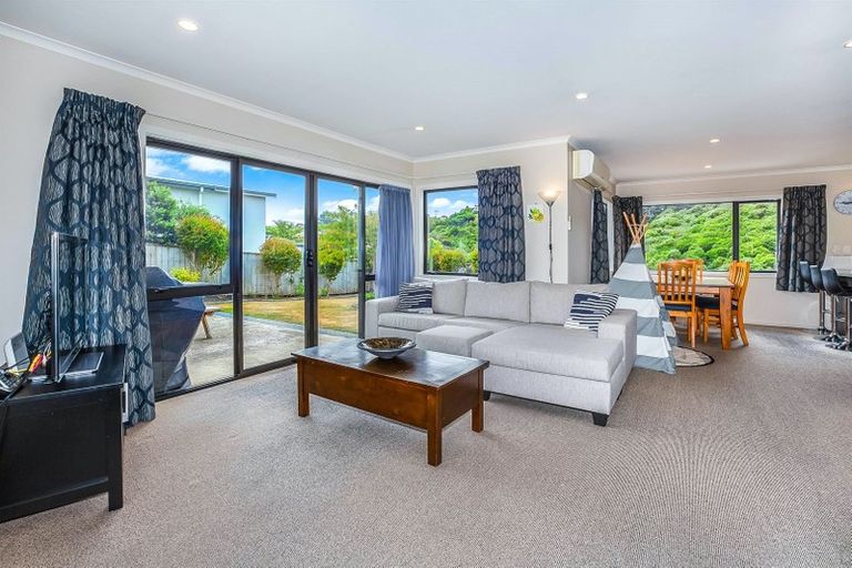 Photo of property in 45 Te Puia Drive, Aotea, Porirua, 5024