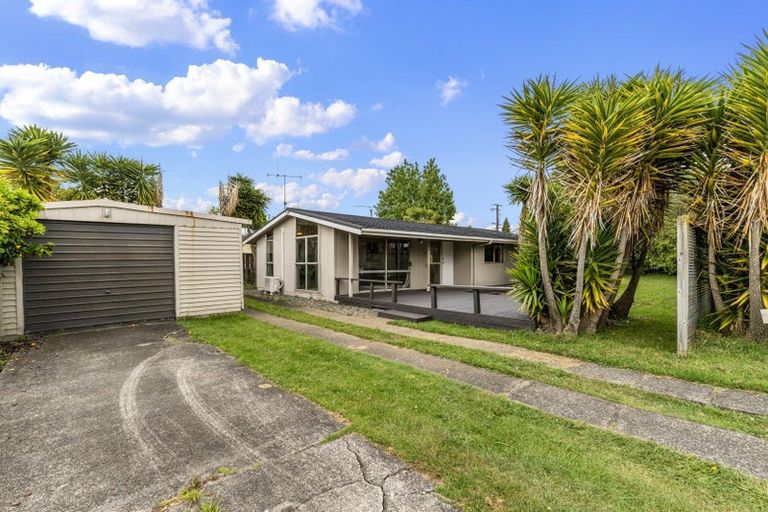 Photo of property in 2 Holloway Place, Forest Lake, Hamilton, 3200