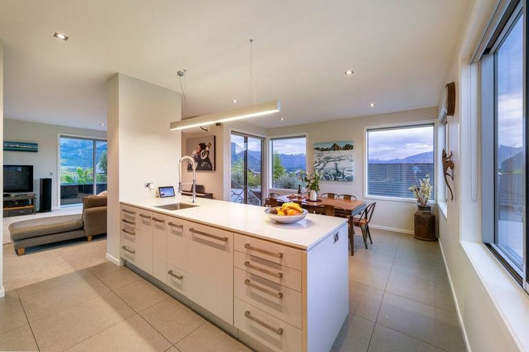 Photo of property in 10 Sunnyside Lane, Wanaka, 9305