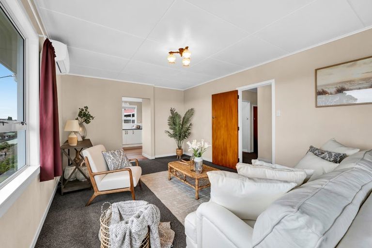 Photo of property in 62 Awanui Street, Merrilands, New Plymouth, 4312