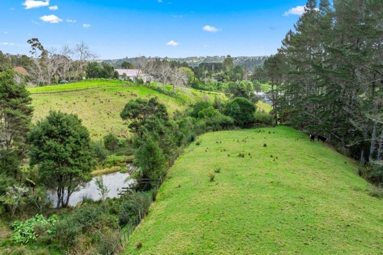 Photo of property in 408 Paremoremo Road, Paremoremo, Auckland, 0632
