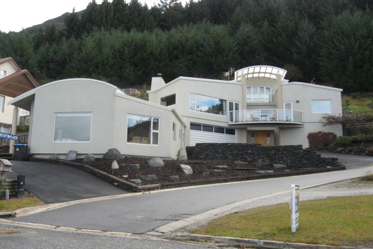 Photo of property in 137 Wynyard Crescent, Fernhill, Queenstown, 9300