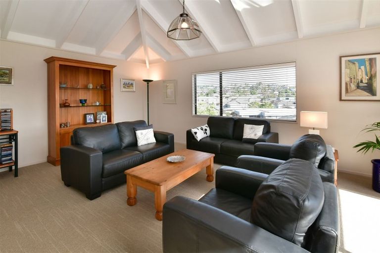 Photo of property in 29 Marellen Drive, Red Beach, 0932