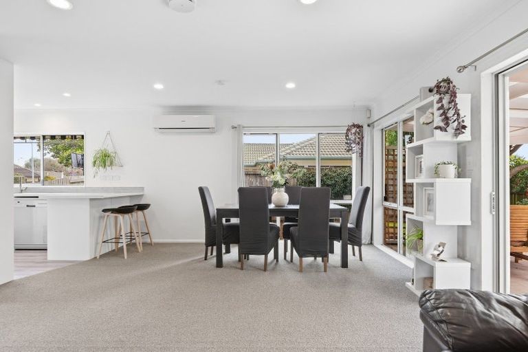 Photo of property in 8 Evergreen Glade, Papamoa Beach, Papamoa, 3118