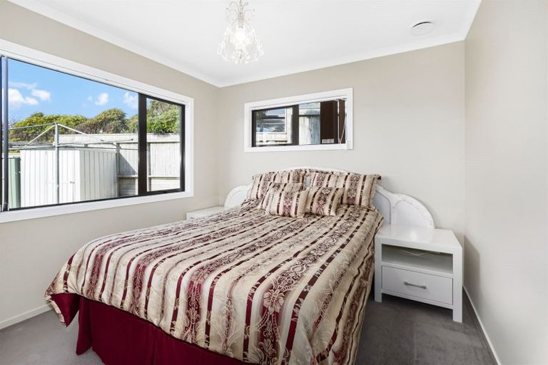 Photo of property in 5 Dusky Crescent, Aotea, Porirua, 5024