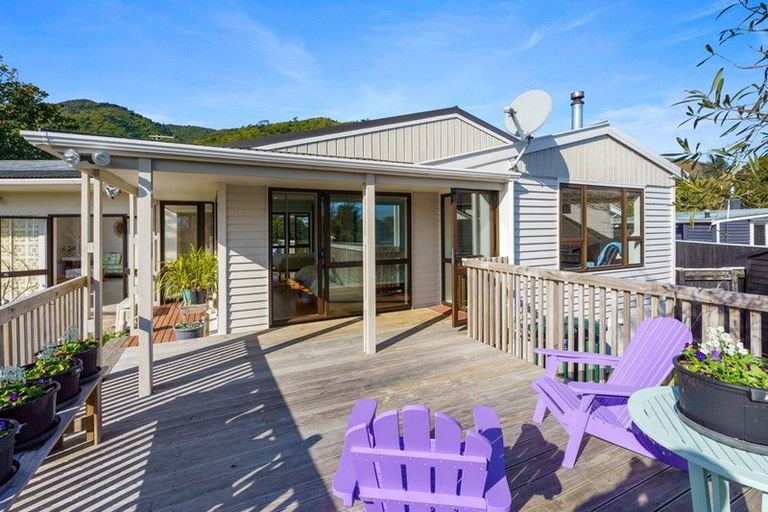 Photo of property in 10 Winara Avenue, Waikanae, 5036