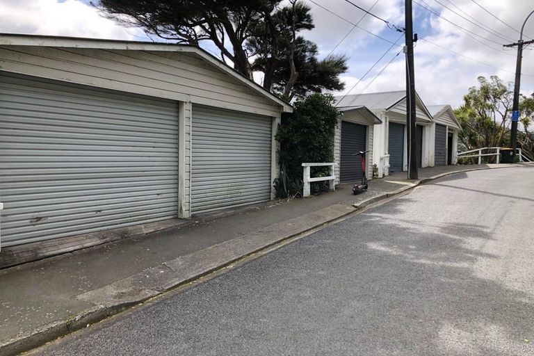 Photo of property in 38 Fairview Crescent, Kelburn, Wellington, 6012