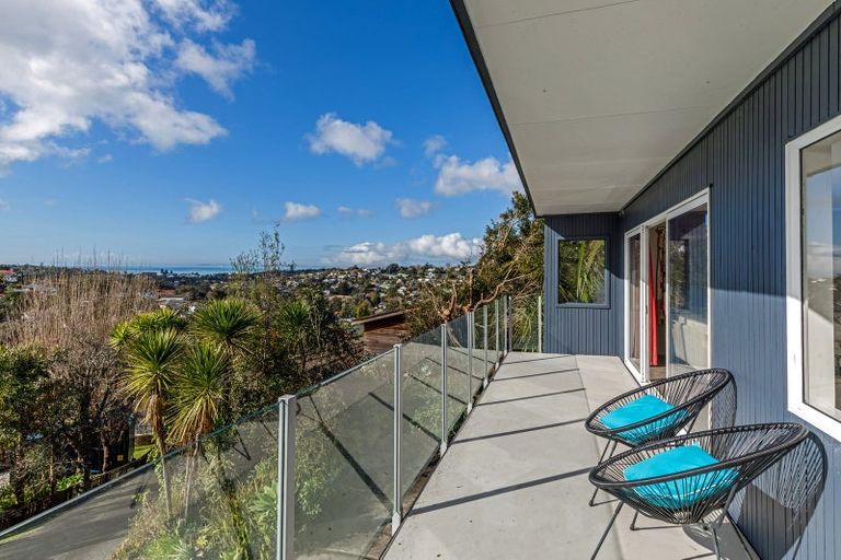 Photo of property in 1/15 Valdese Rise, Browns Bay, Auckland, 0630
