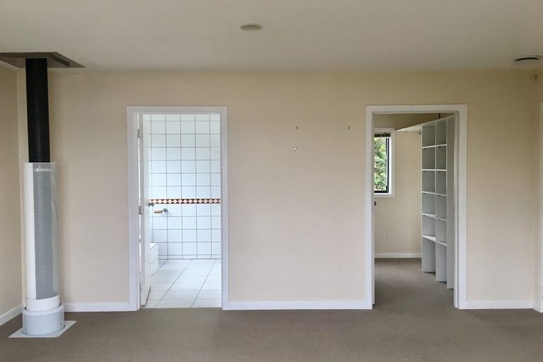 Photo of property in 7 Chatham Avenue, Paremoremo, Auckland, 0632