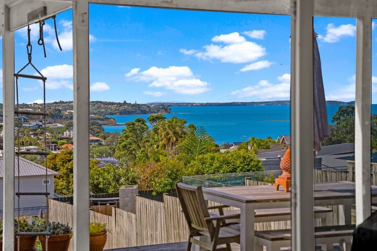 Photo of property in 18 Montgomery Avenue, Rothesay Bay, Auckland, 0630