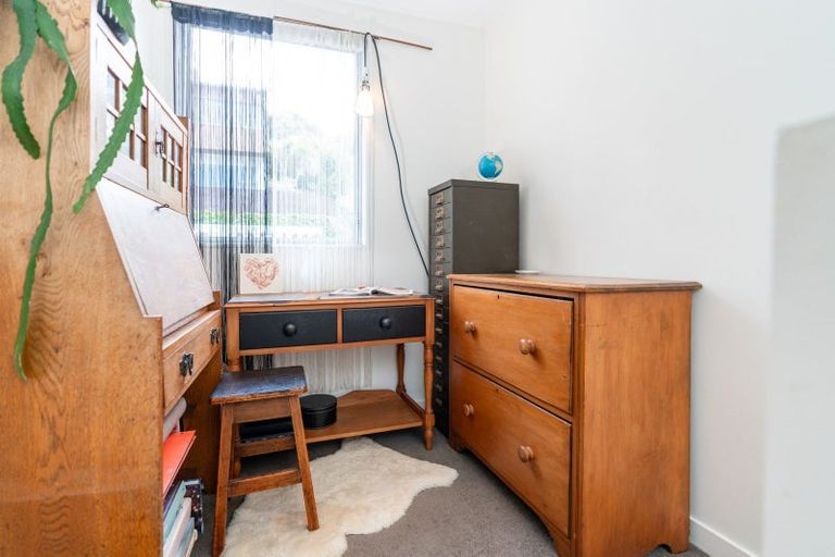 Photo of property in 11 Tiketike Way, Brooklyn, Wellington, 6021