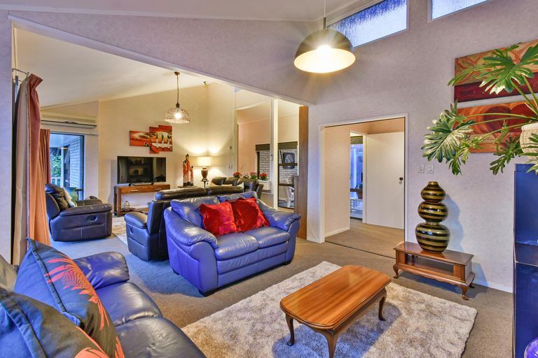 Photo of property in 9 Hazeldene Place, Opaheke, Papakura, 2113