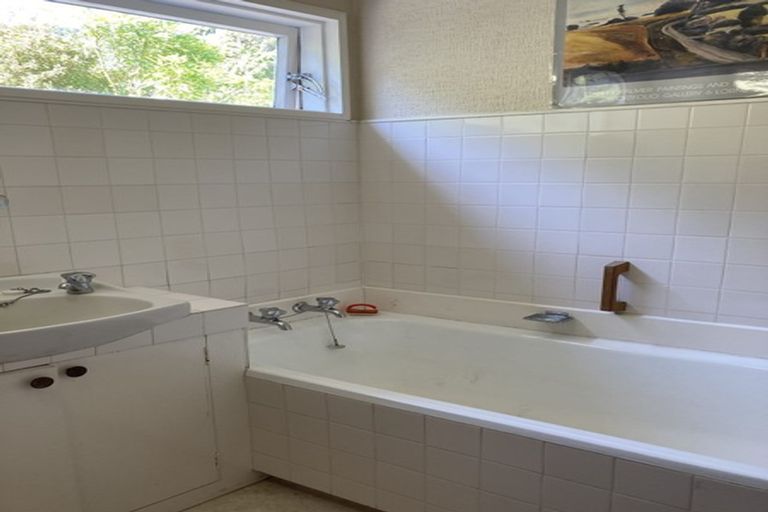 Photo of property in 39a Waitohu Road, York Bay, Lower Hutt, 5013