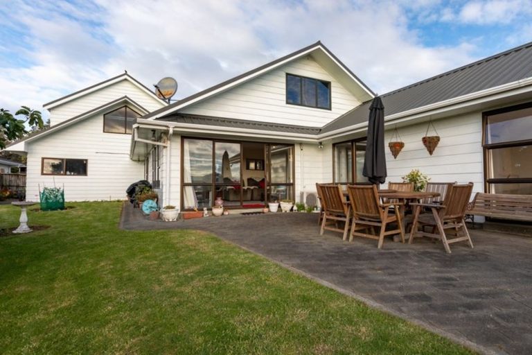 Photo of property in 3 Frimley Terrace, Waikanae Beach, Waikanae, 5036