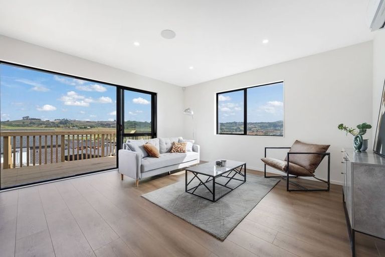 Photo of property in 12 Noble Lane, Pokeno, 2402