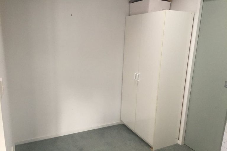 Photo of property in Metro Apartments, 16/220 Thorndon Quay, Pipitea, Wellington, 6011