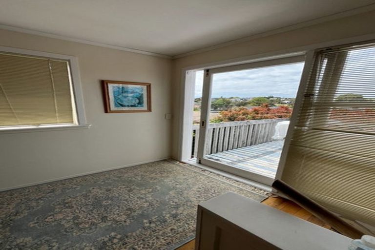 Photo of property in 8a Seine Road, Forrest Hill, Auckland, 0620