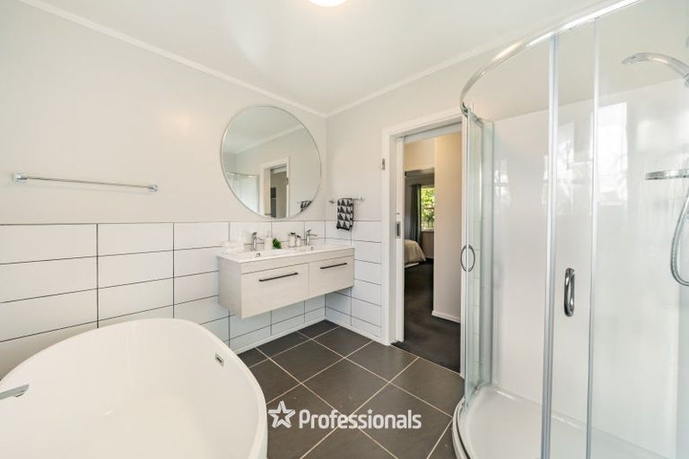 Photo of property in 190 Dowse Drive, Maungaraki, Lower Hutt, 5010