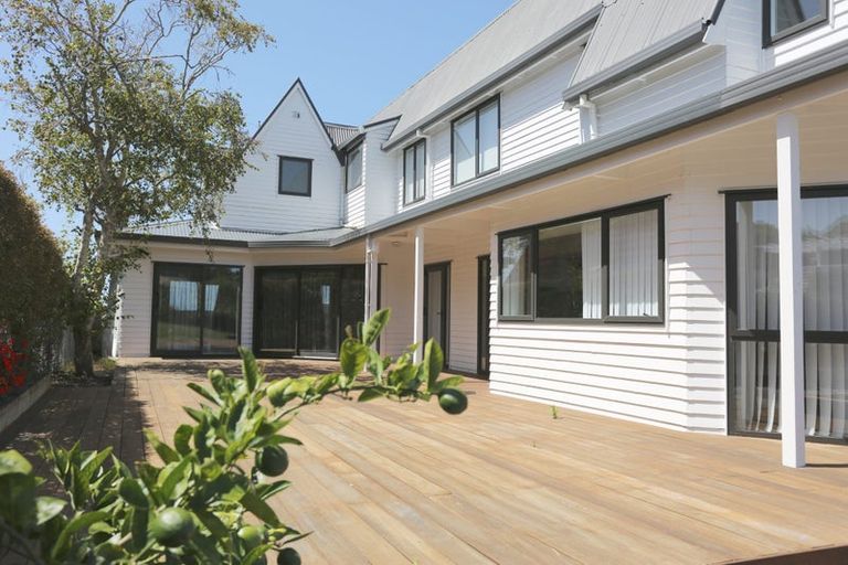 Photo of property in 128 Beach Road, Castor Bay, Auckland, 0620