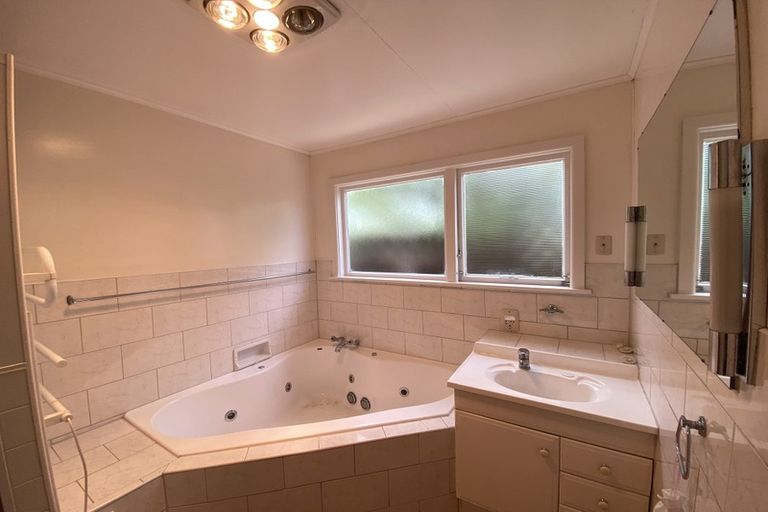 Photo of property in 276 Yaldhurst Road, Avonhead, Christchurch, 8042