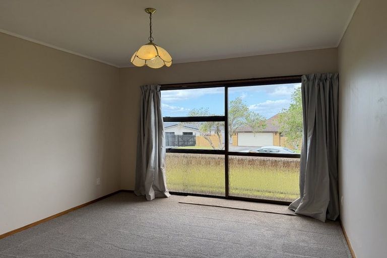 Photo of property in 10 Westpark Drive, West Harbour, Auckland, 0618