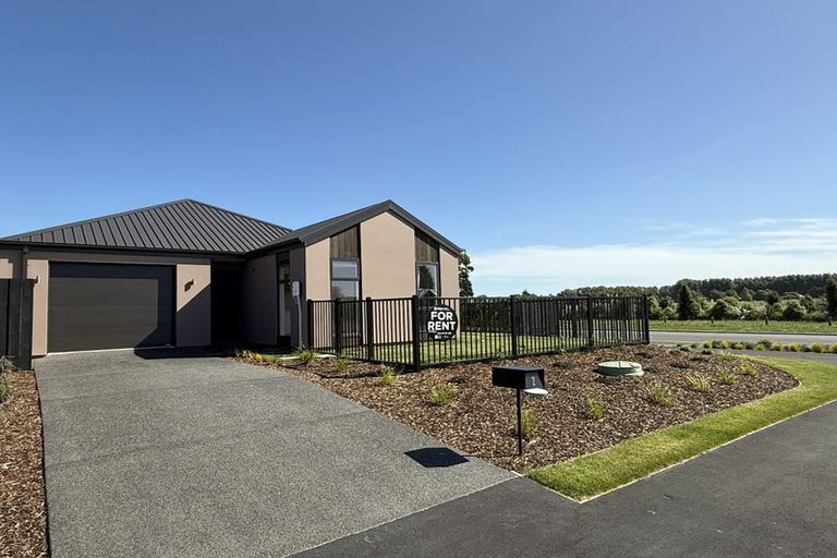 Photo of property in 2 Paradise Way, Halswell, 8025
