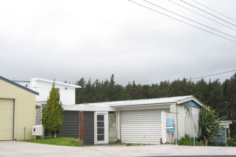 Photo of property in 11 Linda Street, Oakura, 4314